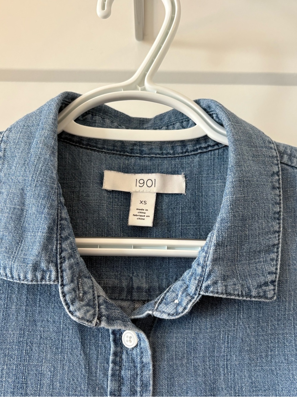 1901 Light Blue Sleeveless Chambray Shirt - Picture 3 of 5